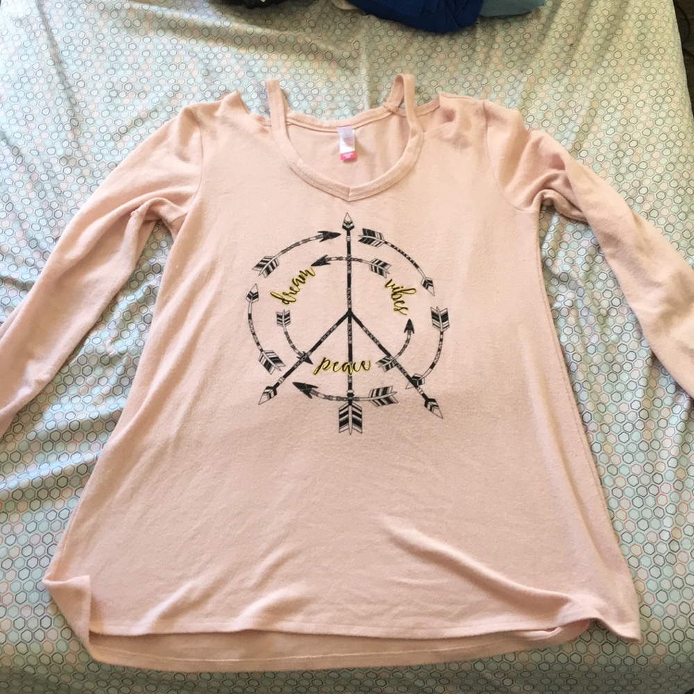 Light pink off the shoulder printed dress shirt